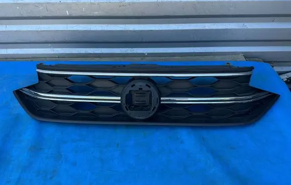 Volkswagen Taigo Front bumper upper radiator grill 2G7853651P