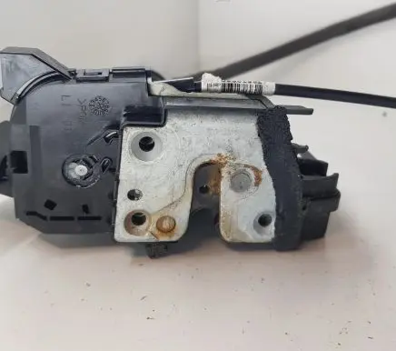 Renault Captur Rear door lock 825018499R