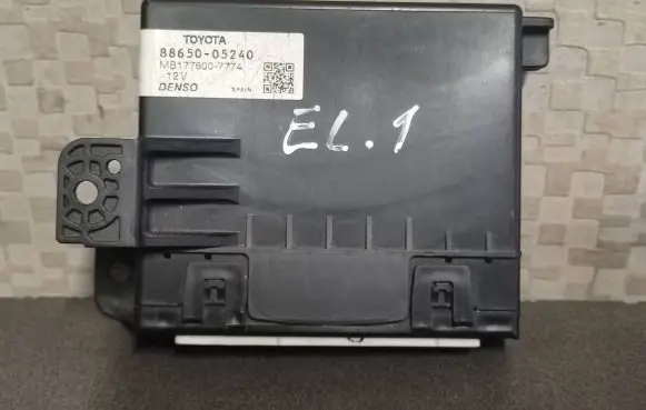 Toyota Avensis T270 Climate control unit 88650-05240
