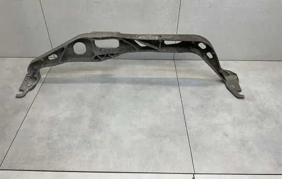 Engine mounting bracket