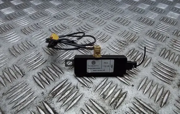Volkswagen Multivan T5 Aerial antenna amplifier 7H5035577H