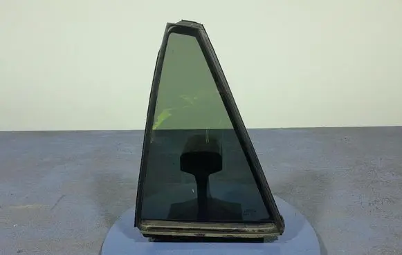 Suzuki Swace Rear door window glass 6818902260