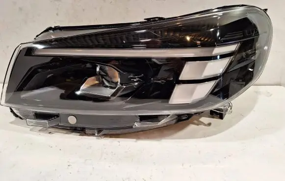 Opel Vivaro Headlight/headlamp 9847209980