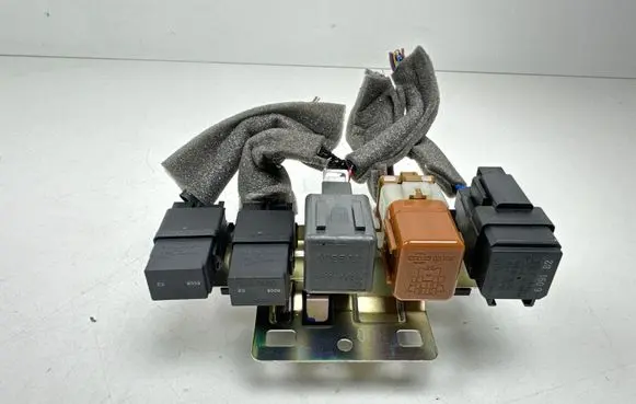 Nissan Qashqai Relay mounting block 24330C9900