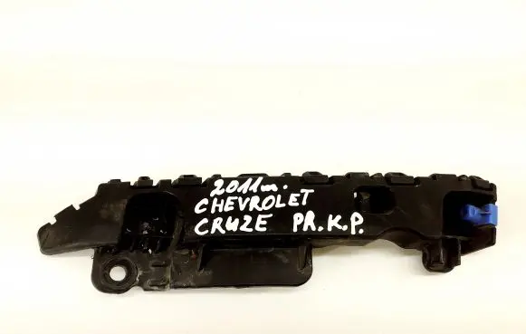 Front bumper mounting bracket