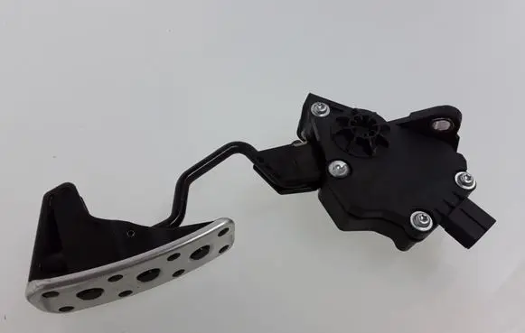 Lexus CT 200H Accelerator throttle pedal 7811076110