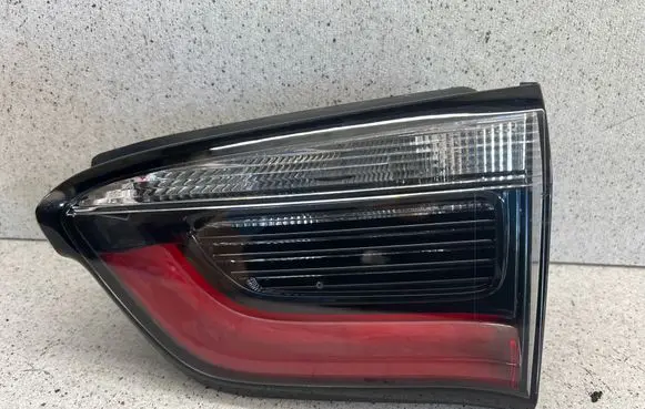 Tailgate rear/tail lights