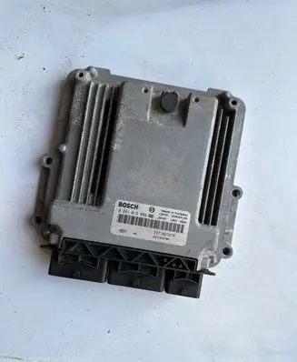 Renault Captur Engine control unit/module 237102747R 237103370R 0281019889