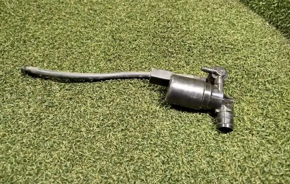 Land Rover Defender Windscreen/windshield washer pump L8B213K082AA P1005855 P1015437