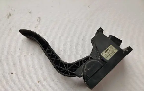 Mercedes-Benz Vito Viano W638 Accelerator throttle pedal A9013000404 0281002335 086414490