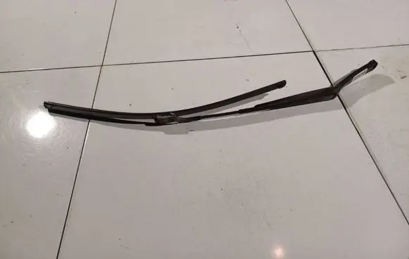 Volkswagen Jetta V Front wiper blade arm 101955409