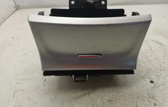 Jeep Grand Cherokee Glove box