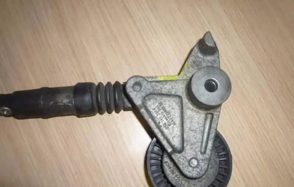 Audi A6 S6 C6 4F Timing belt tensioner 059145201F VD984