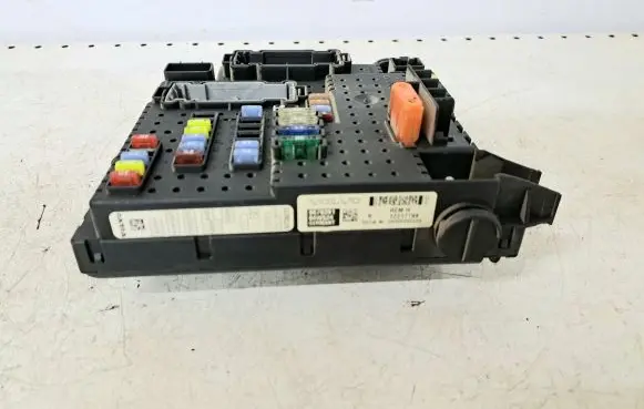 Volvo V70 Fuse module 8676391