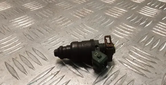Volkswagen Golf IV Fuel injector 037906031AA