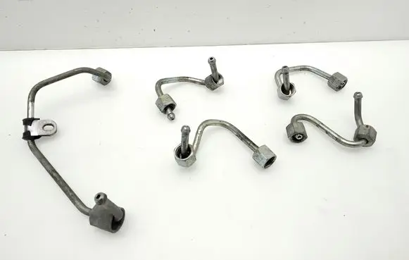 Volkswagen Golf VII Fuel injector supply line/pipe 