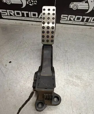 Mercedes-Benz ML W164 Accelerator throttle pedal A1643000104 ZGS005 040406
