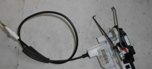 Fiat 500 Front door lock 52041739