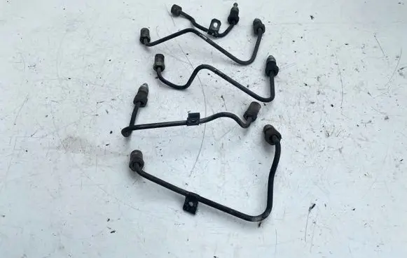 Toyota Previa (XR30, XR40) II Fuel injector supply line/pipe 