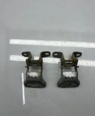 Isuzu D-Max Rear door hinge set 160215b 8981052801 8981052811