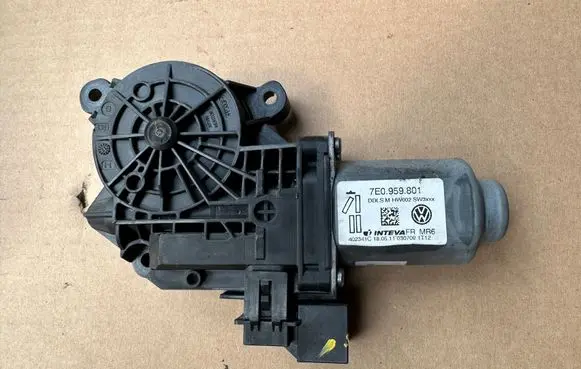 Volkswagen Transporter - Caravelle T5 Front door window regulator motor 7E0959801