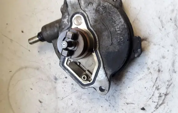 Mercedes-Benz C W203 Vacuum pump A2712300465
