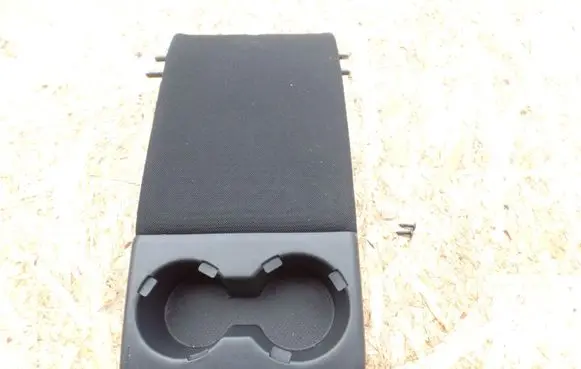 Hyundai i30 Rear seat armrest 