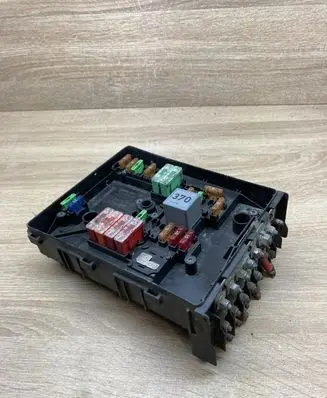 Volkswagen Golf V Fuse module 1K0937125A