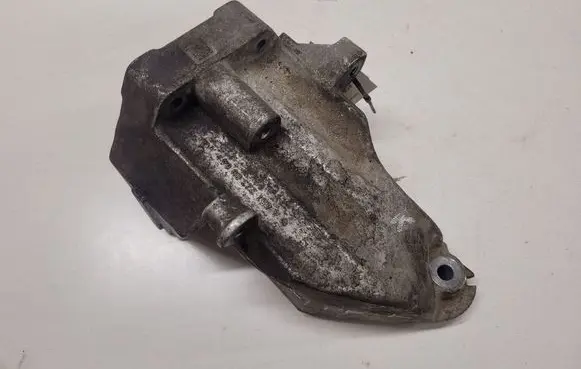 Mercedes-Benz C W204 Engine mounting bracket A6512230004
