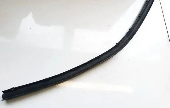Volkswagen Golf V Engine compartment rubber 5K0823709
