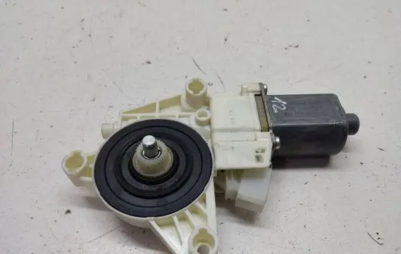 Mercedes-Benz S W222 Front door window regulator motor A1669060301 0130822755 937673