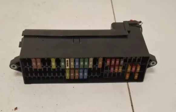 Volkswagen Golf Plus Fuse module