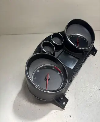 Opel Insignia A Speedometer (instrument cluster) 20970768
