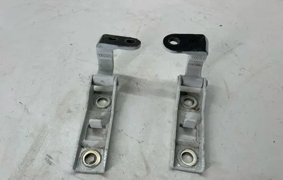 Chrysler Pacifica Tailgate/trunk/boot hinge 68229150 68229151