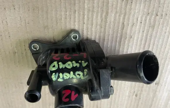 Toyota Auris E180 Thermostat housing 9802