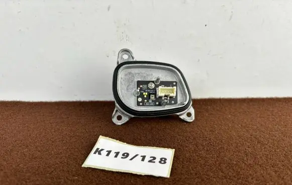 Volkswagen Golf VIII Voltage converter/converter module 5H0998478