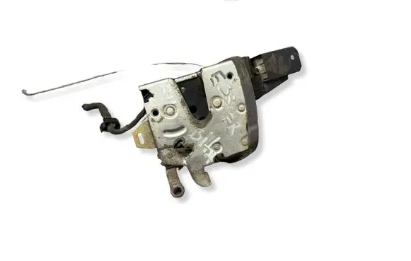 BMW 7 E38 Front door lock 8352165