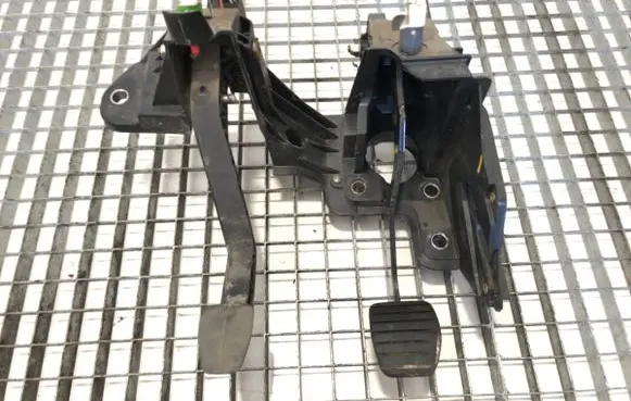 Renault Master III Pedal assembly 465104099R