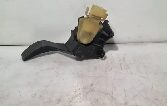 Ford Focus Accelerator throttle pedal 2M519F836AE