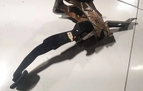 Nissan Almera Tino Brake pedal 