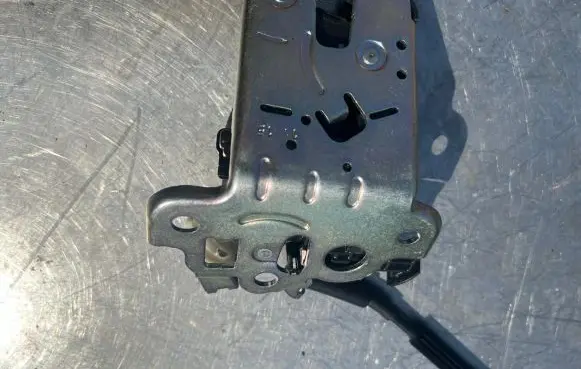 Loading door lock