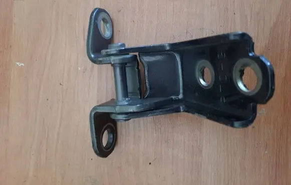 Honda HR-V Front door lower hinge 98BLL