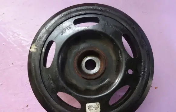 Opel Adam Crankshaft pulley 55574772