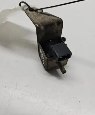 Audi A6 S6 C4 4A Vacuum valve 