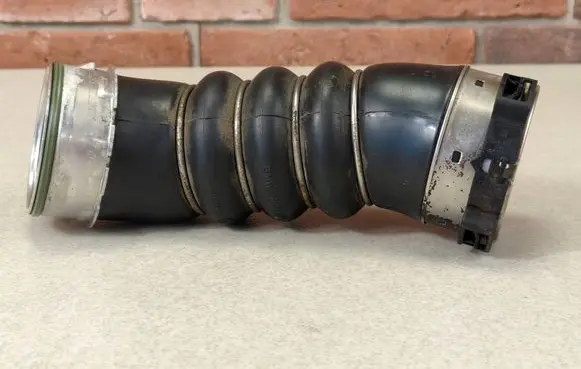 BMW X5 E70 Intercooler hose/pipe 7807985