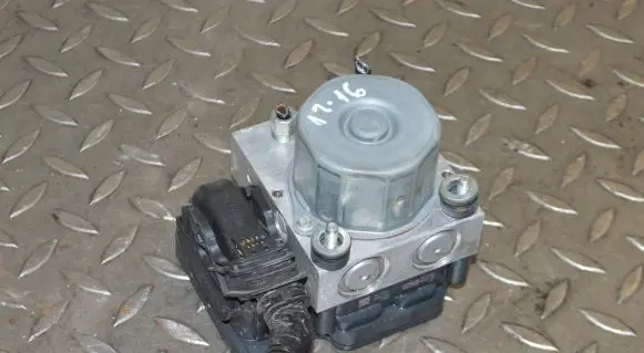 Nissan X-Trail T32 ABS Pump 476604CC1A