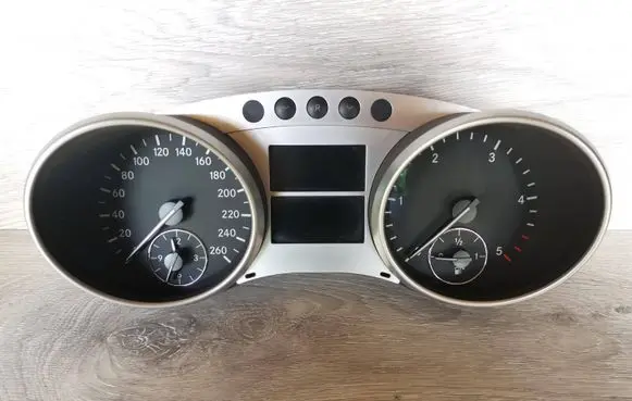 Mercedes-Benz R W251 Speedometer (instrument cluster) A2514405211 A2C53280905