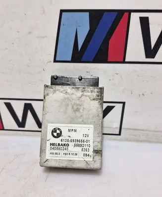 BMW 5 E60 E61 Fuel pump relay 6939655