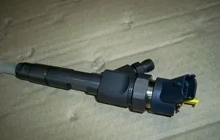 Opel Movano A Fuel injector 0445110145