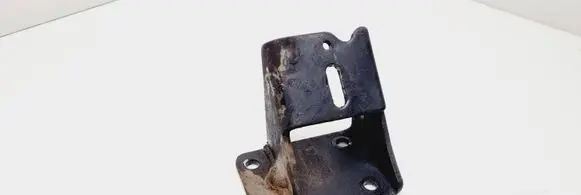 Nissan King Cab, Navara Engine mounting bracket 439L